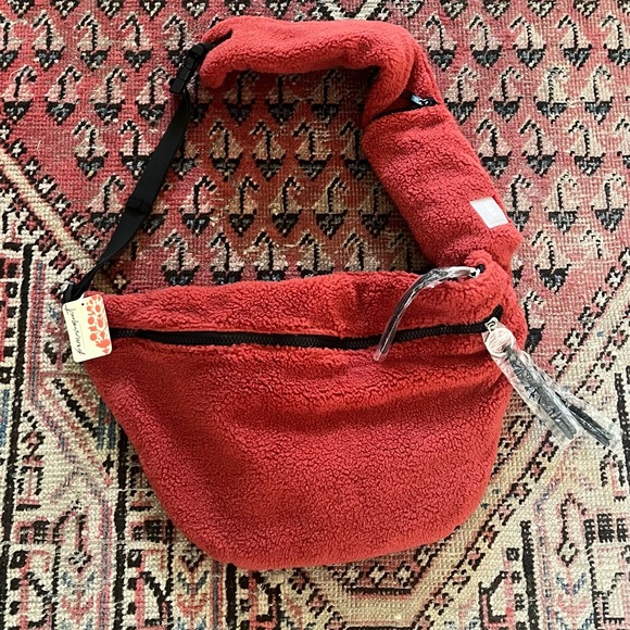 NWT FP Movement Overachiever Sherpa Sling Bag - Picture 1 of 5